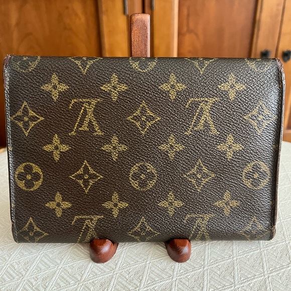 Louis Vuitton Pochette-passeport Wallet - Picture 7 of 15